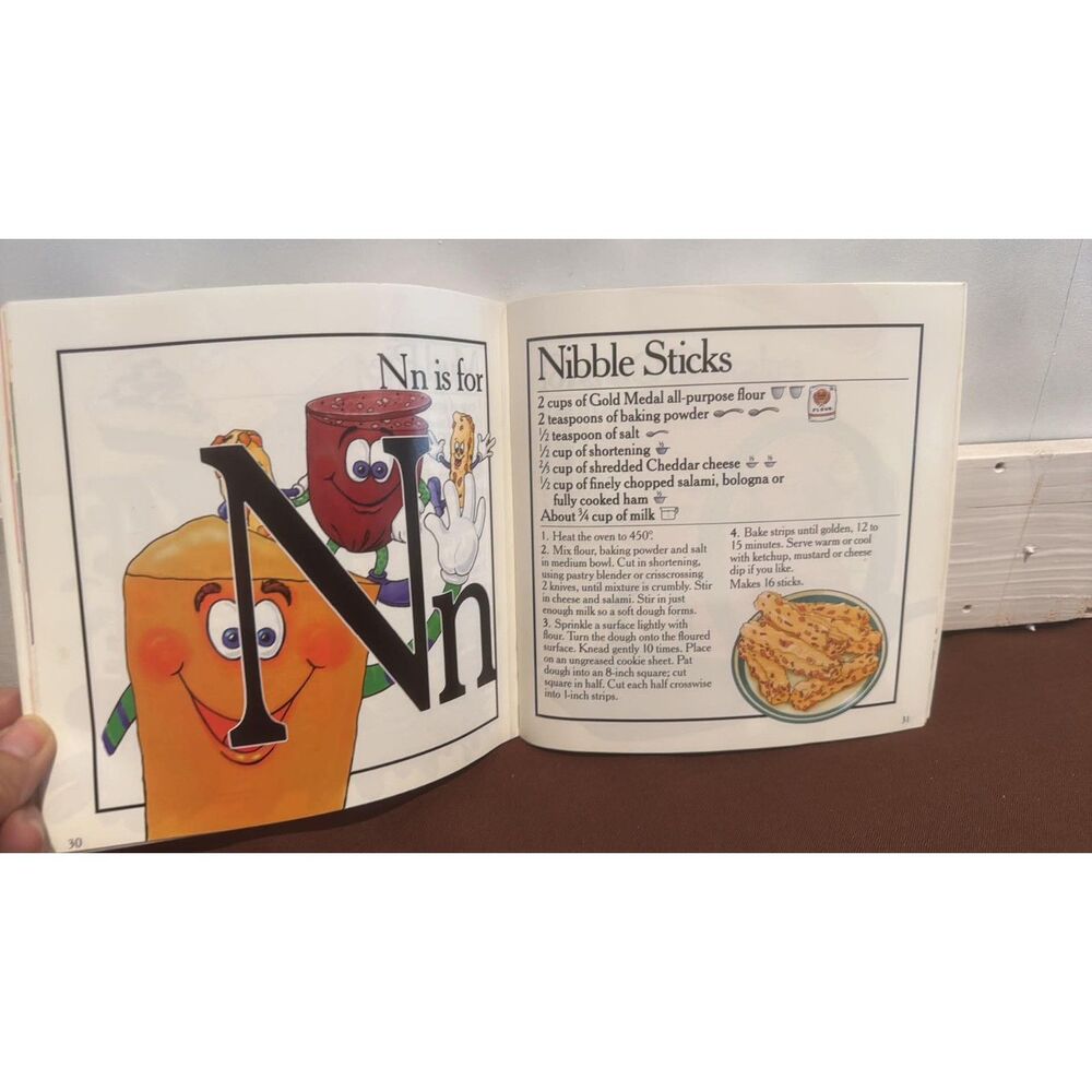 Vintage 1997 Alpha- Bakery Children's Cookbook Gold Medal Flour - Picture 2 of 4